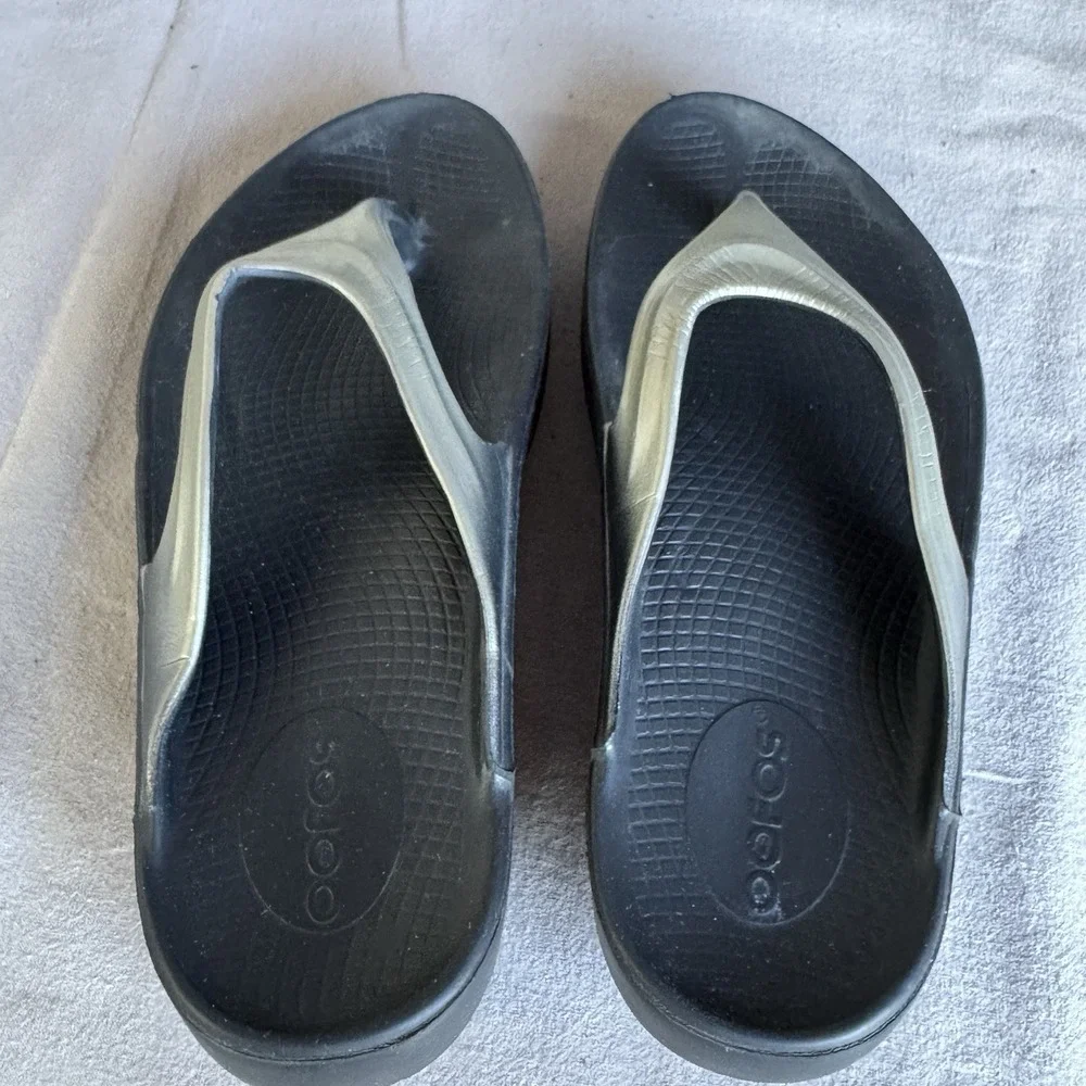 Size‎ M8/W10 - OOFOS OOriginal  Women's Slip On Thong Comfort Recovery Sandals